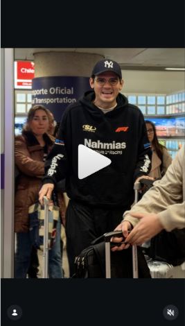 Lámina 1 de 1: El Mariana llegando con maletas al aeropuerto