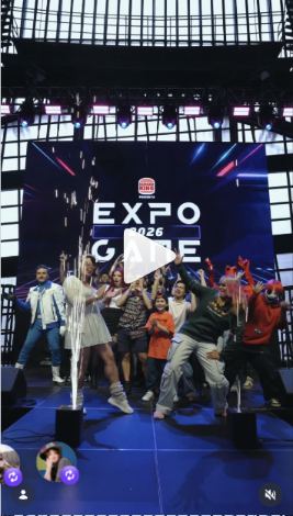 Lámina 1 de 1: Video del Main Stage: baile con cosplayers, mascotas y niños, con chispas
