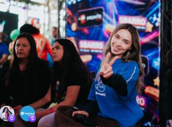 Lámina 9 de 11: Zona Sbarro y Pronto con una jugadora
