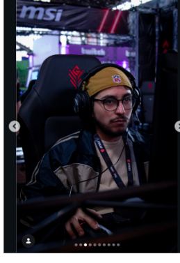 Lámina 3 de 10: Jugador en la zona MSI/Twitch
