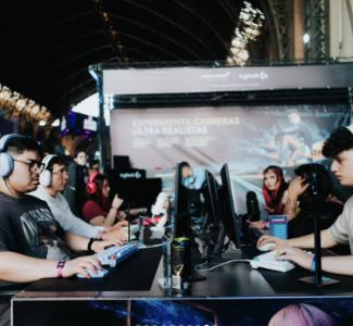 Lámina 9 de 10: Jugadores en la zona Logitech G/Forza: “Experimenta carreras ultra realistas”